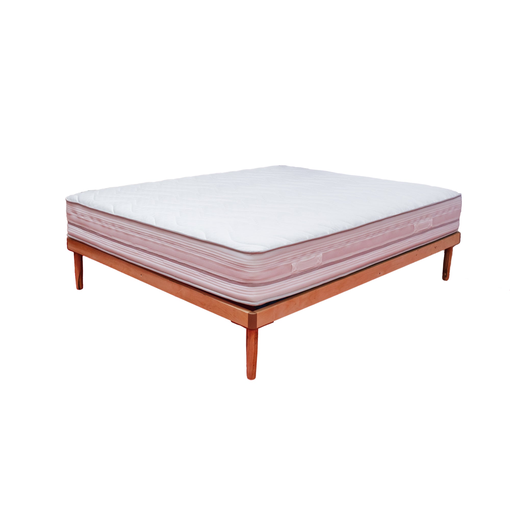 Materasso matrimoniale DORMEO su base in legno terracotta, vista 3/4, sfondo bianco